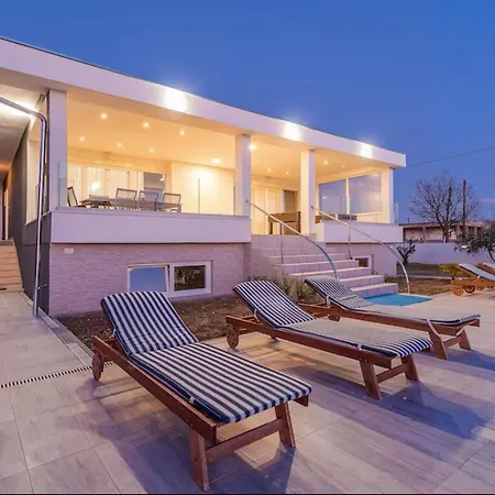 Mendula Villa Galovac (Zadar)