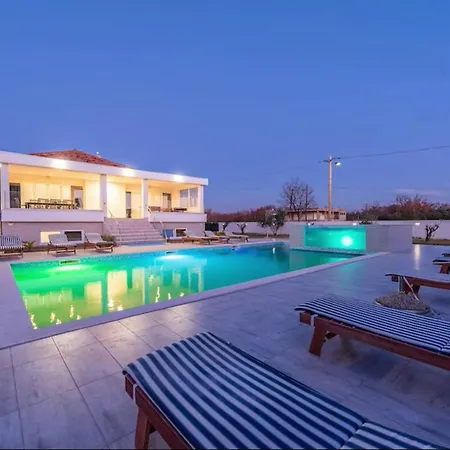 Mendula Villa *