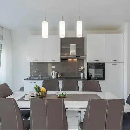 Mendula Villa Galovac (Zadar)