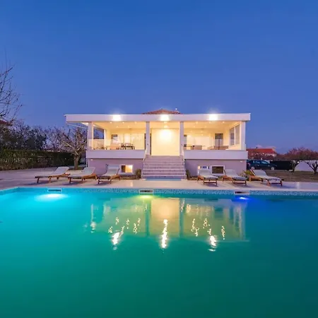 Mendula Villa Galovac (Zadar)