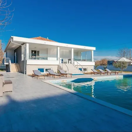 Mendula فيلة Galovac (Zadar)