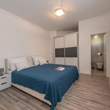 فيلة Mendula Galovac (Zadar)